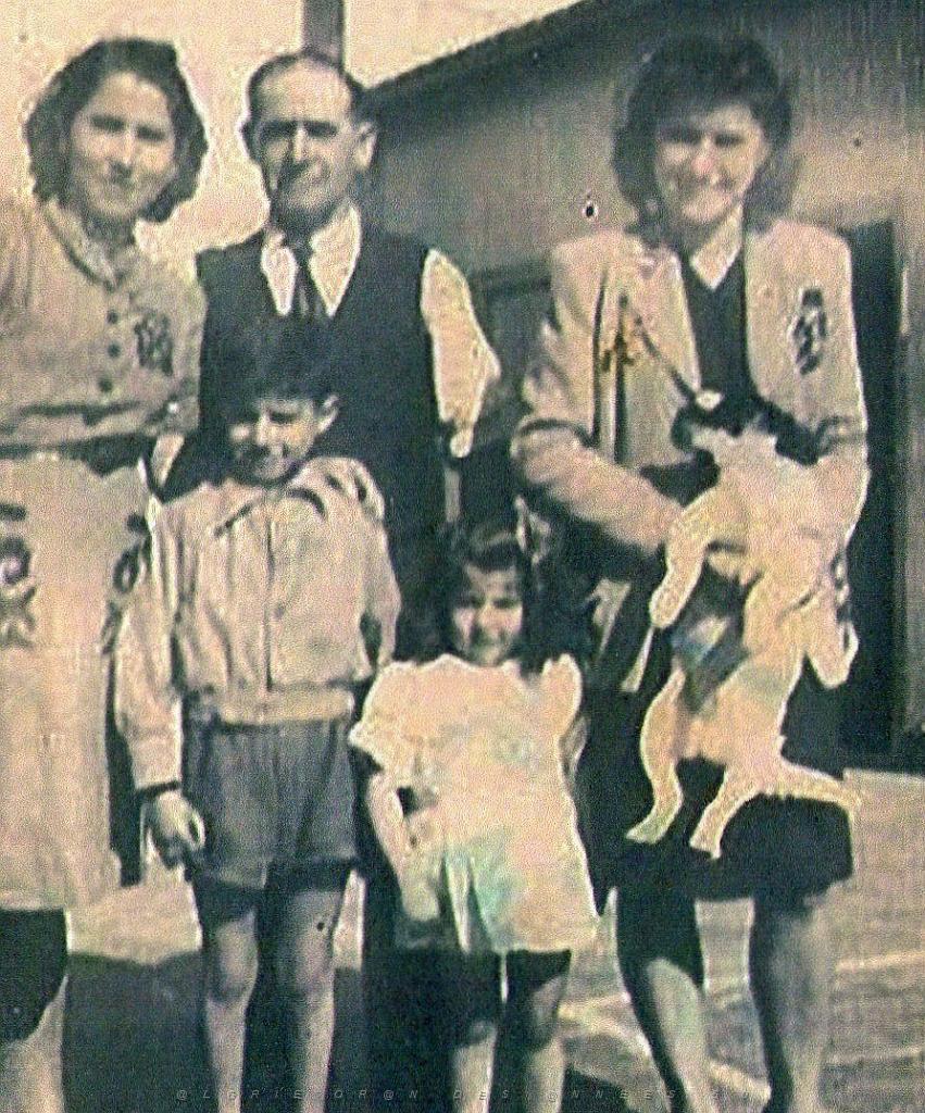 MA MAMAN ROLANDE SERRA à droite avec son père et nénica. .jpg